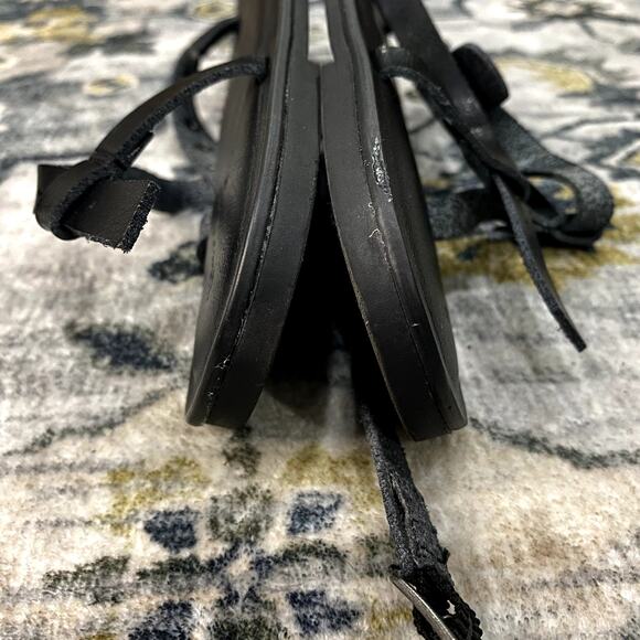 Women's Black Studded Rivet Universal Threads Kylianne Thong T Strap Sandals - Picture 6 of 6